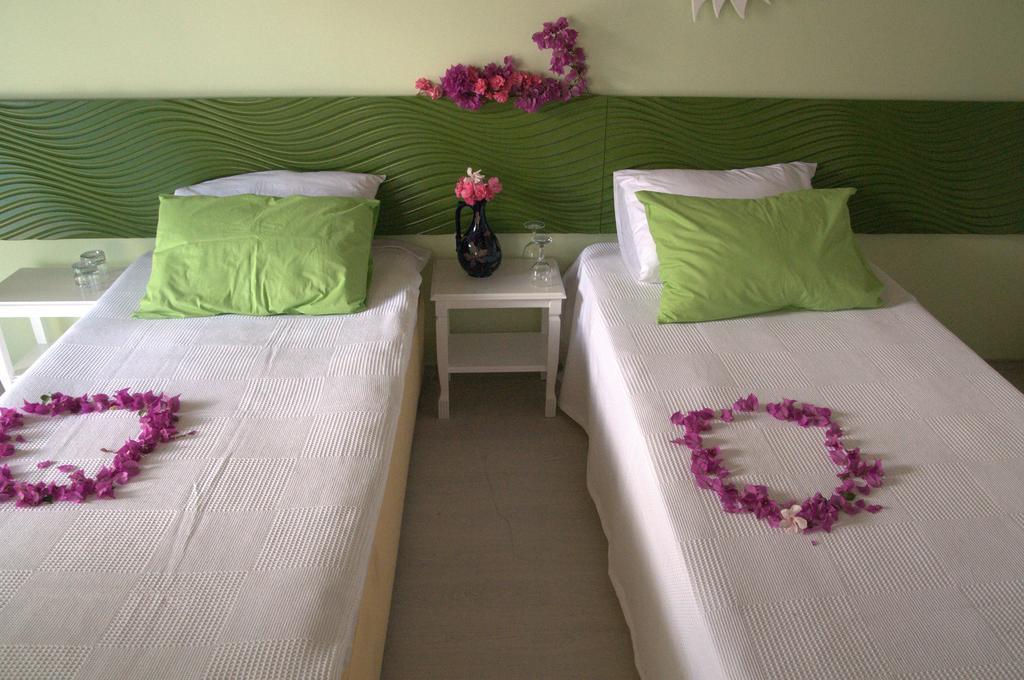 Pasalimani Hotel Çeşme Habitación foto
